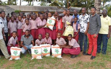 OSCAR WANJE HEAVILY GIFTS ALL SUBLOCATIONS IN GANDA WARD